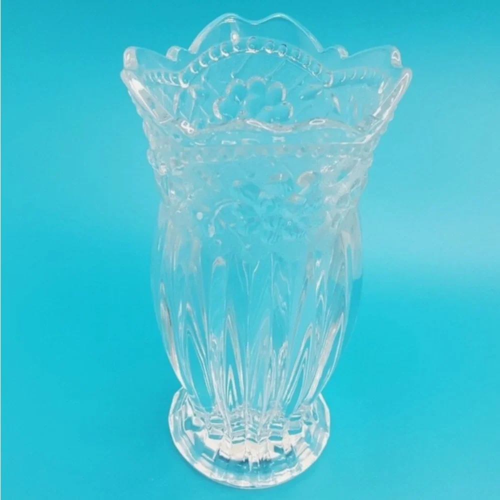 NEW in Box Studio Nova Floral Lace Bud flower floral Vase crystal 5” Gift 💕
